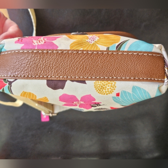 Lily Bloom small crossbody floral with Bees and lots of pockets, never u… - Picture 5 of 10